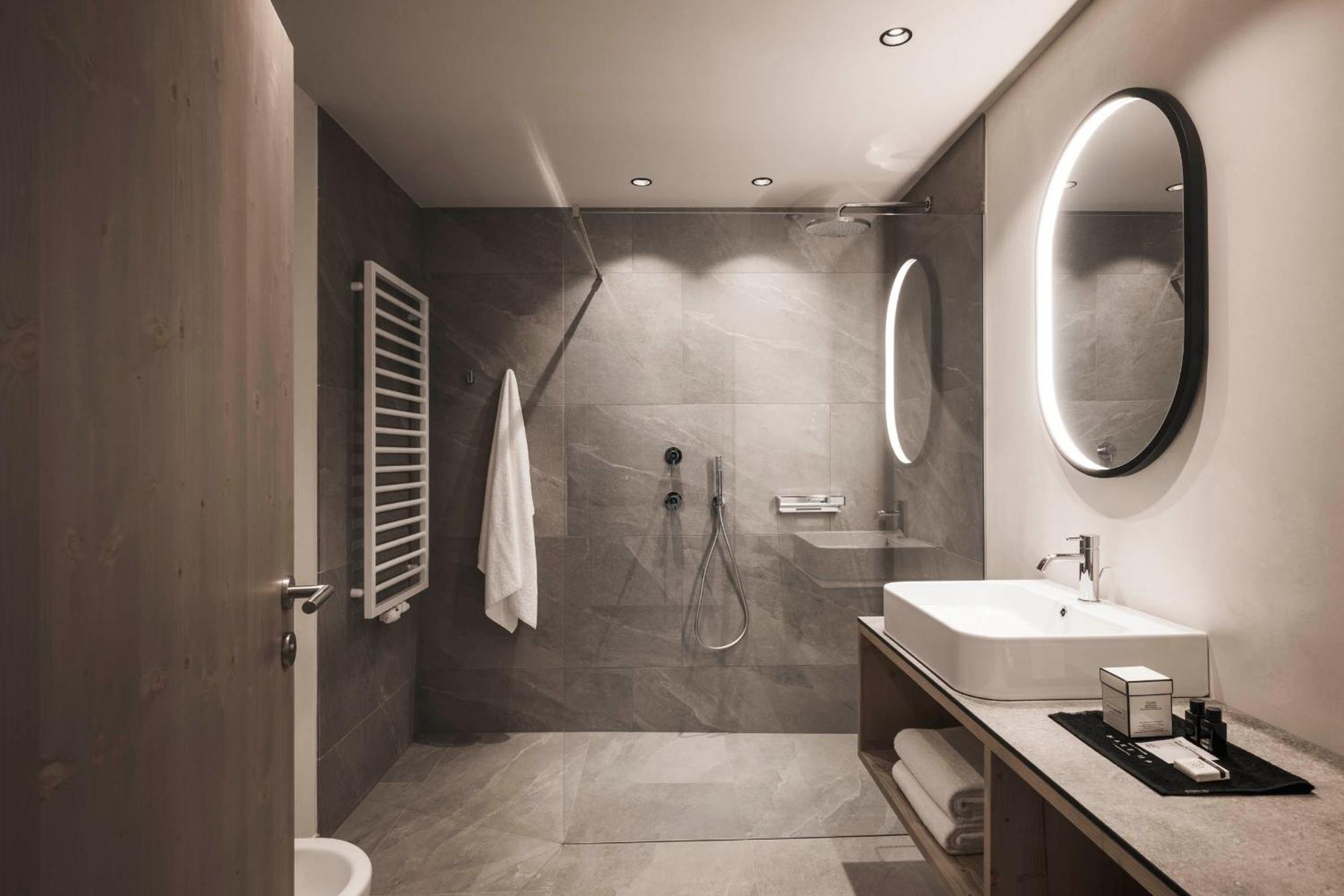 Hofergut Suites & Apartments Riscone Extérieur photo