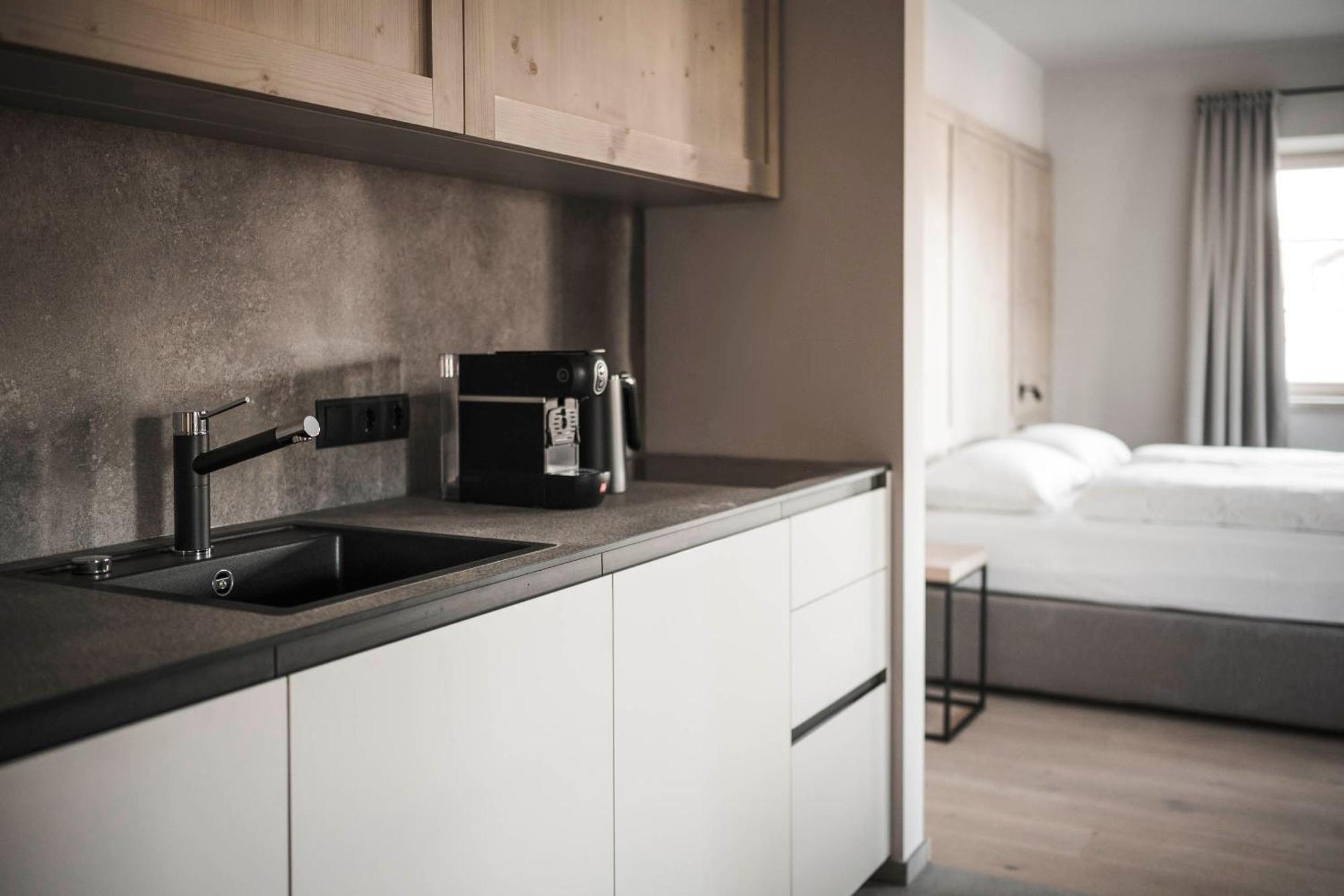 Hofergut Suites & Apartments Riscone Extérieur photo